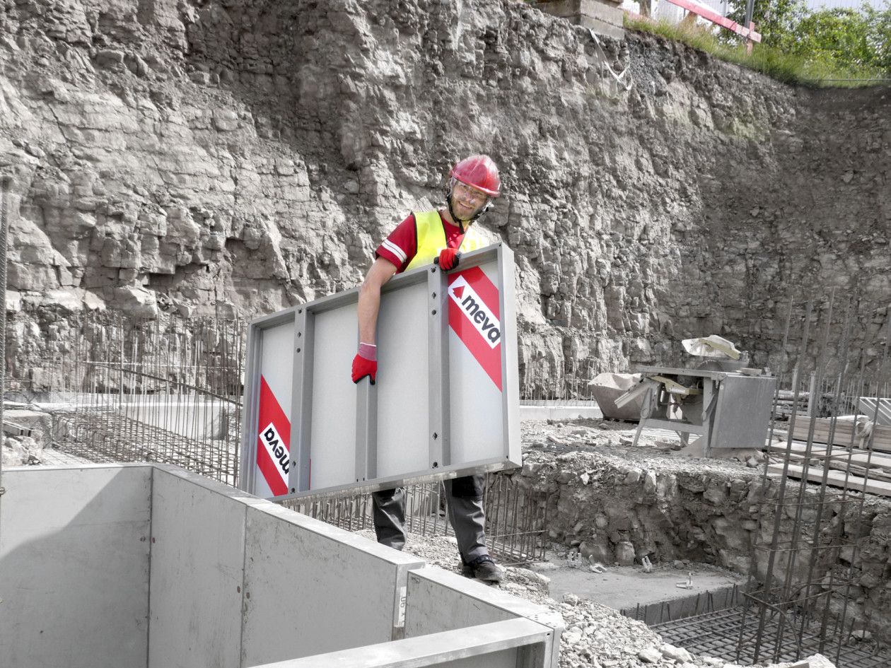 Worker carrying a lighweight formwork